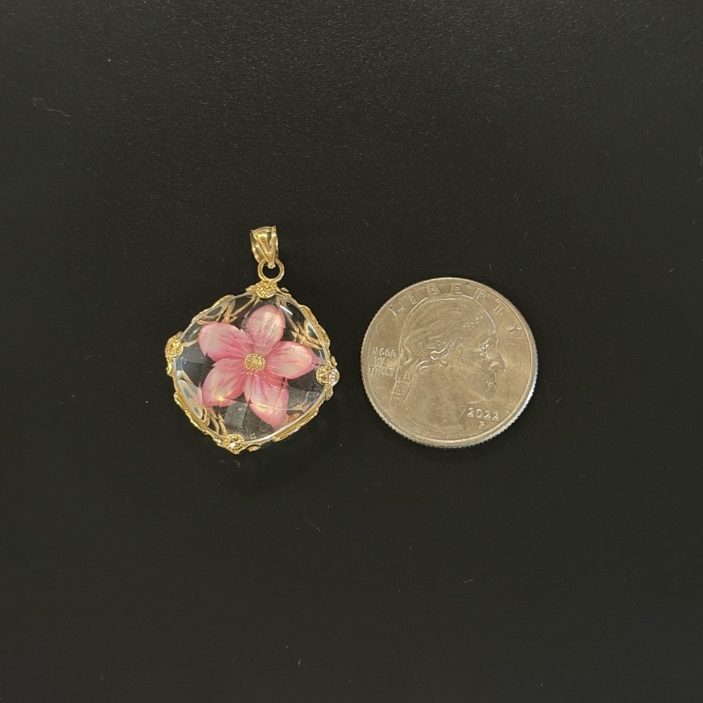 Mother of Pearl 14K Gold Flower Pendant - Picture 6 of 9
